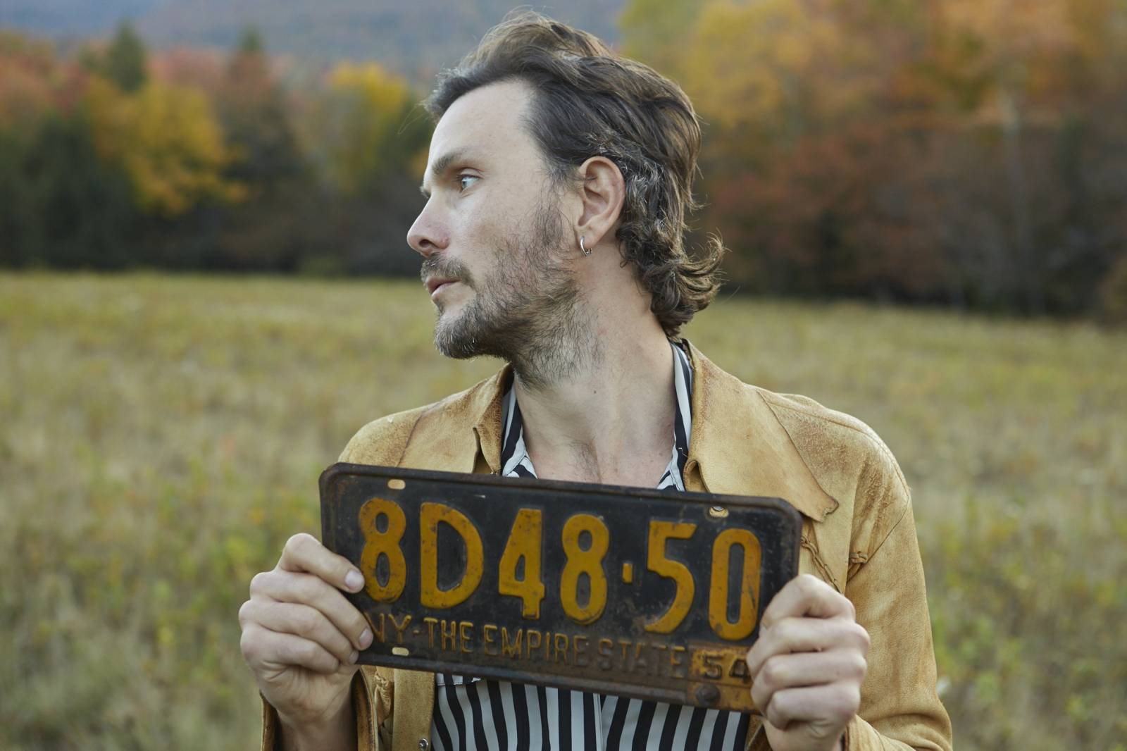 Simone Felice to release "Strangers" and announces tourdates